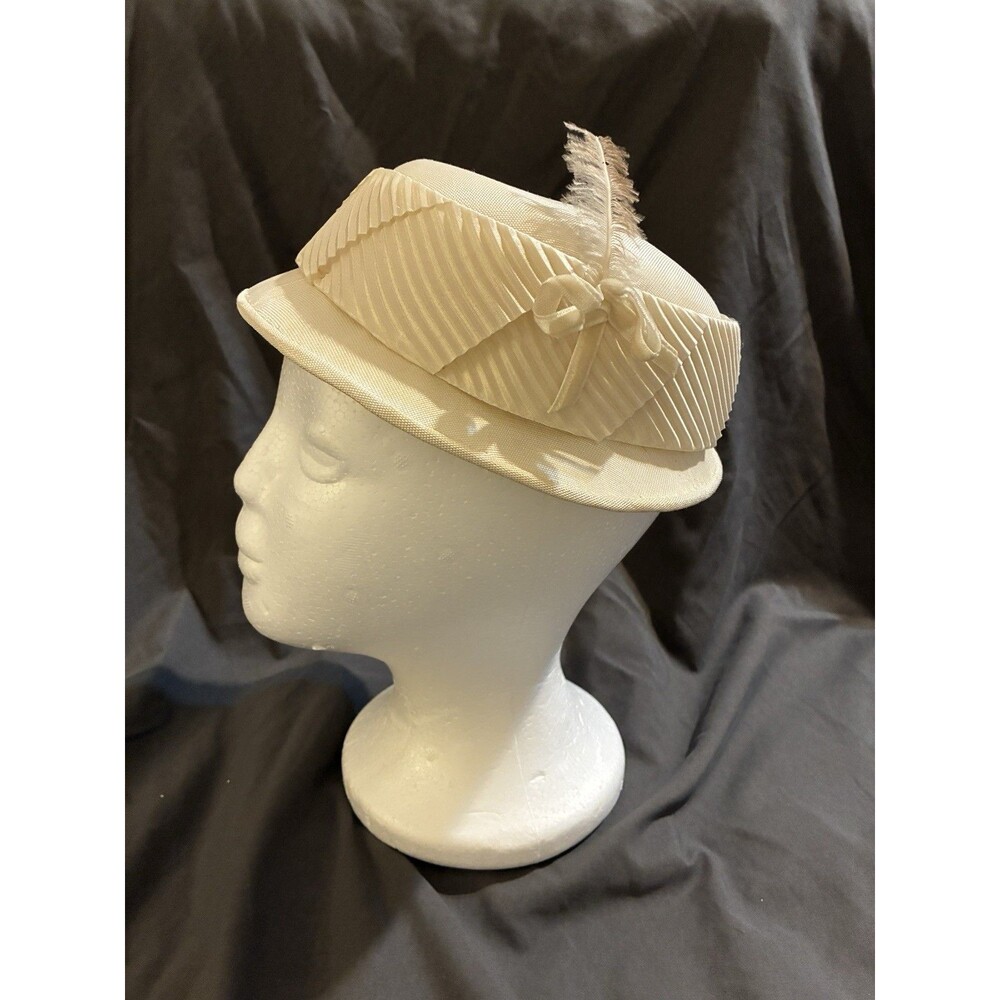Vintage 1950s Ivory Layered Ribbon Bow Feathered Pill Box Hat